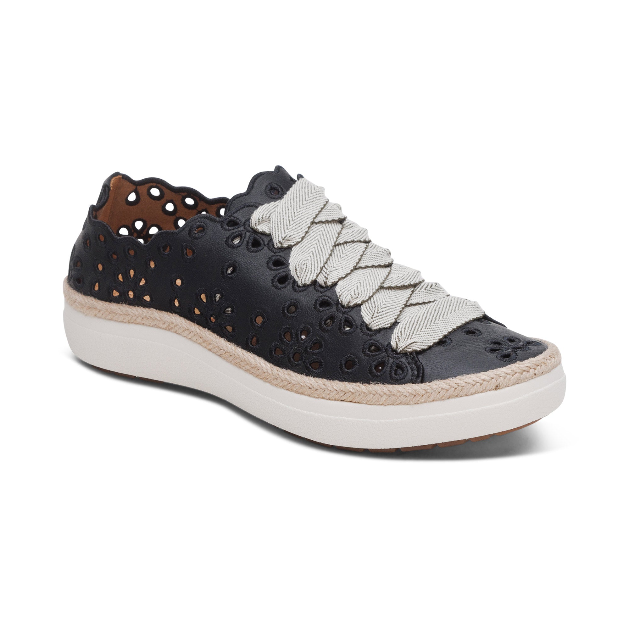 Aetrex Charlotte women's walking shoe in Black